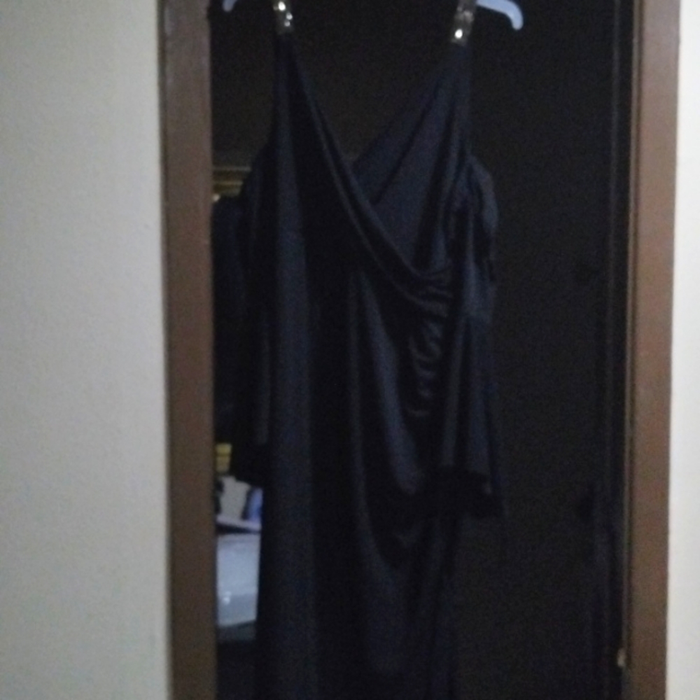 Black gown.   Size L